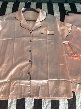 Short-Sleeve Satin Pajama Top in Blush with Contrast Piping